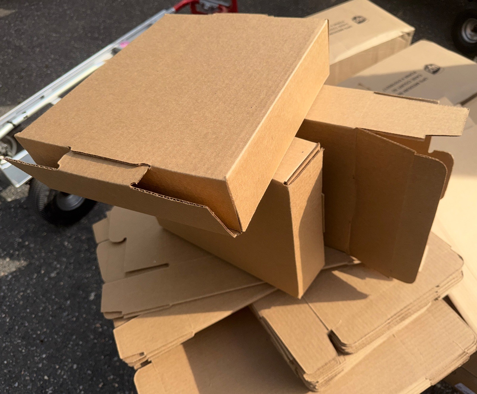 50 Pieces 12″ x 10″ x 3″ Corrugated Mailer Shipping Boxes – *LOCAL PICK UP ONLY*