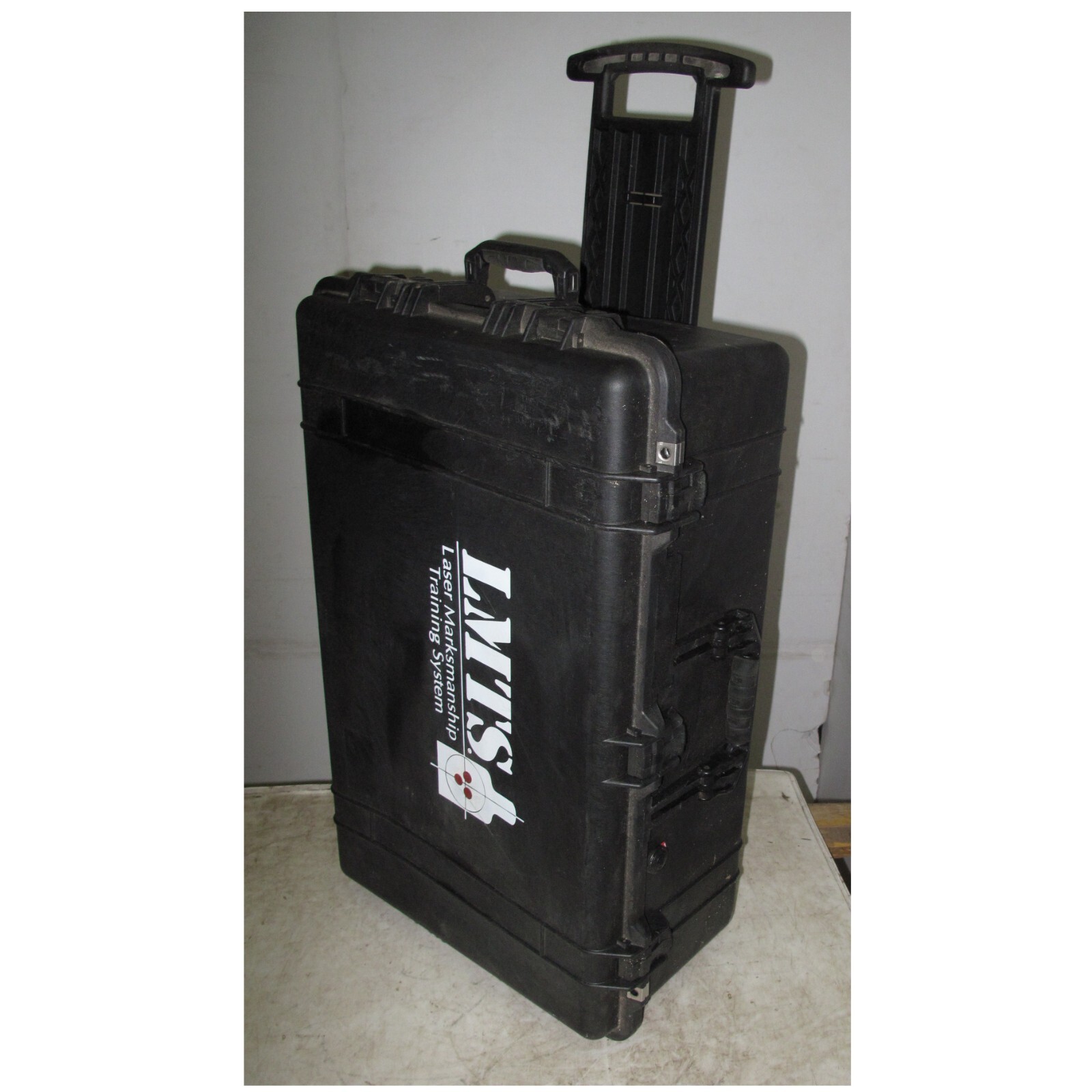 Pelican Protector 1650 Case 32x21x12 OD 29x17x10 ID Wheels Pull Out Handle
