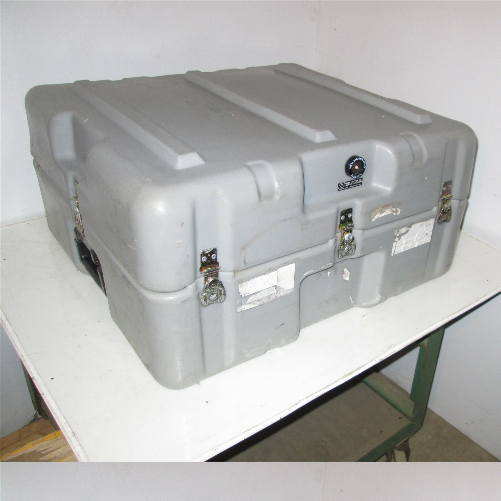 Hardigg Pelican Hard Case Hinged Single Lid Roto Molded AL2221-0604 Gry 26x24x14